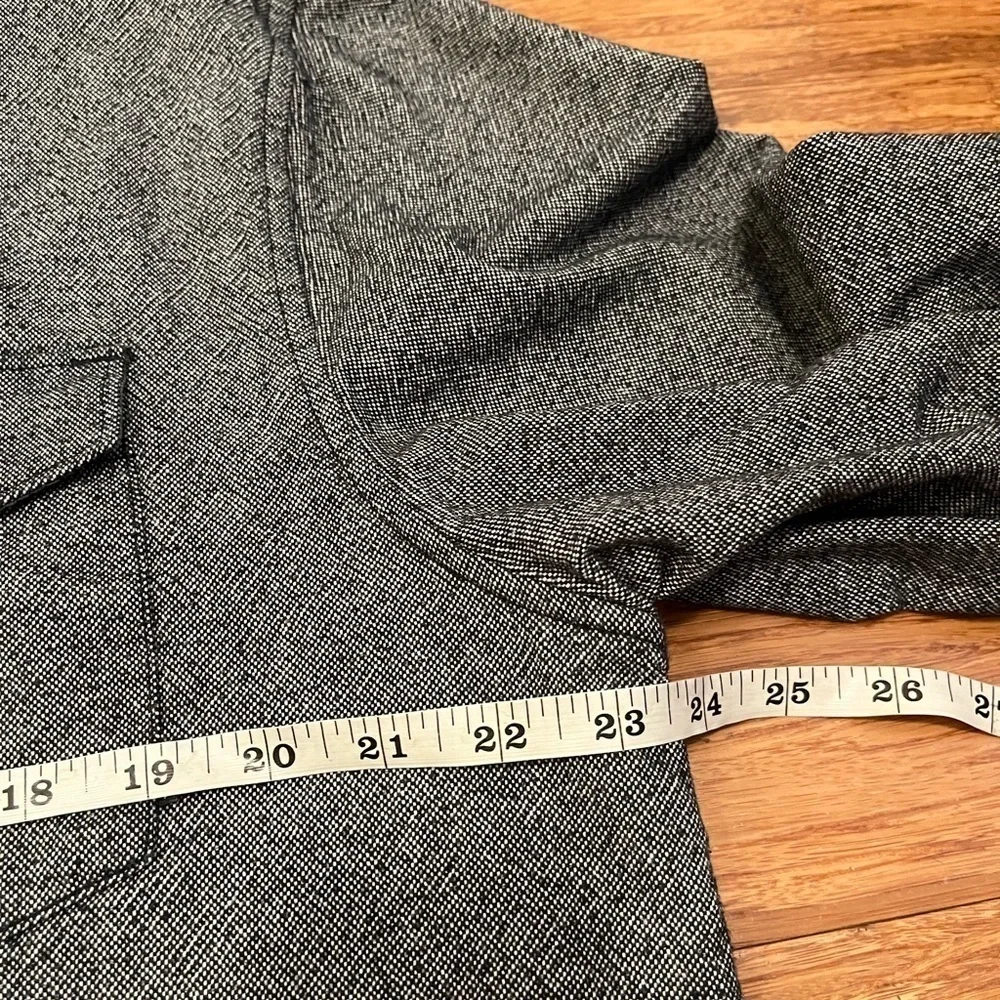 VANS gray button down long sleeve shirt jacket. Size Men's Extra Large XL